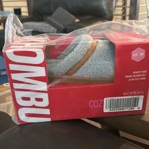 Brand new women’s Khombu slippers. Size 9. Blue/tan